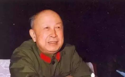 1964年，新疆知青郝天护给钱学森去了一封信，信中指出钱学森发表的论文错误，钱学
