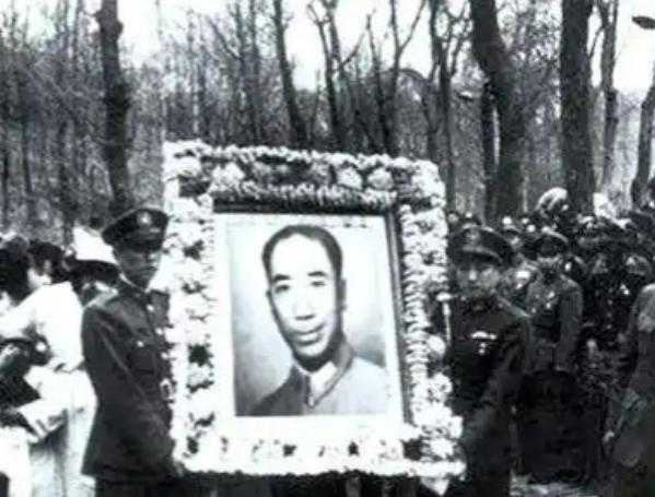 "戴笠之死"。戴笠乘坐的这架C-47运输机，原本的航线是从青岛飞往上海。当天的天