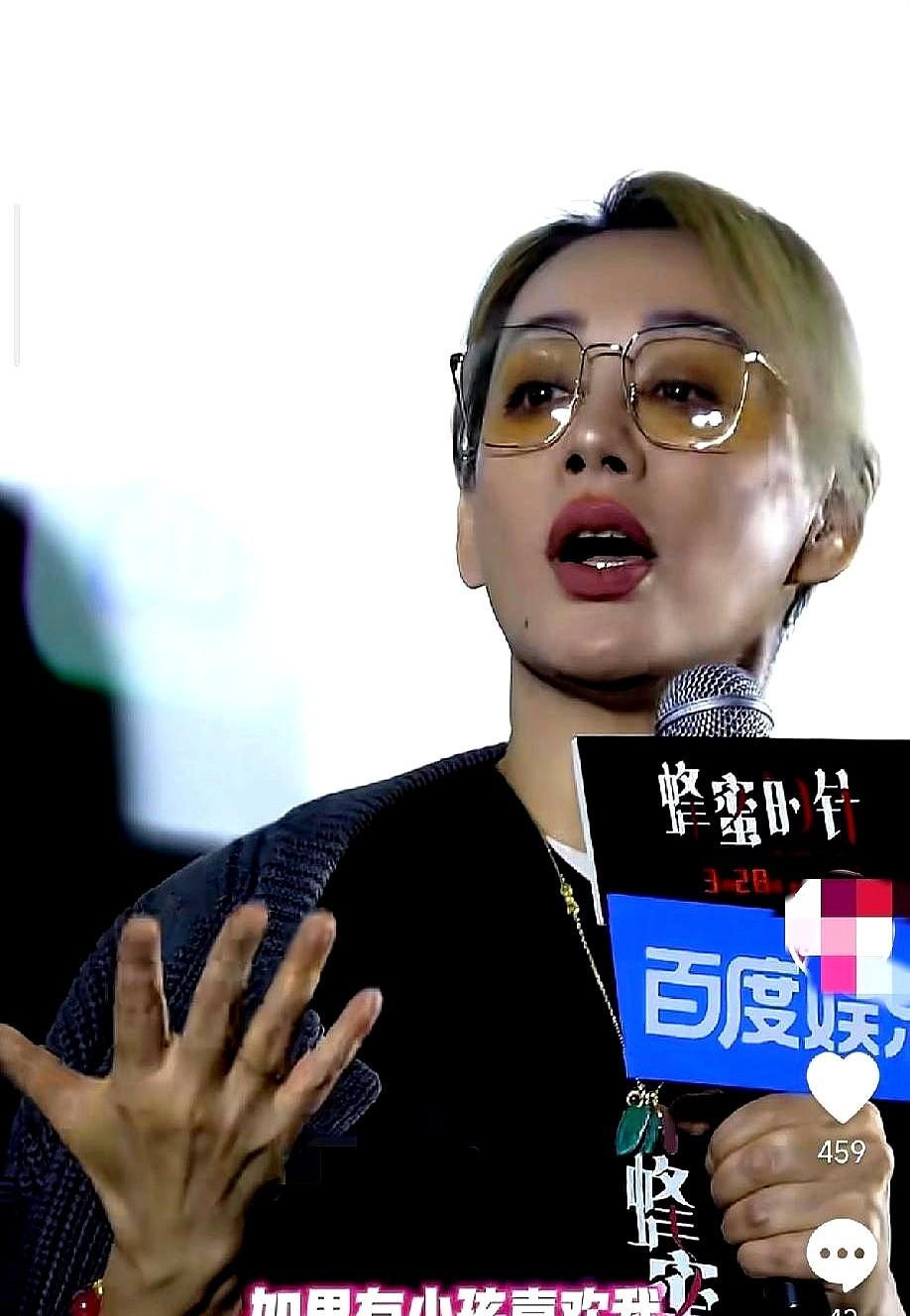 54岁宁静这话说得真狠！她最近路演被问姐弟恋，直接说对20岁的小年轻下不了手