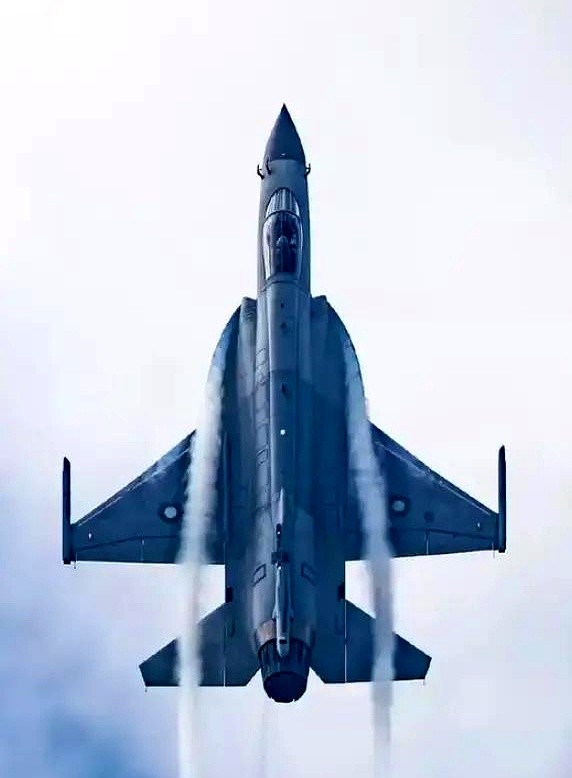 JF-17图纸连夜打包安卡拉？在网络上的热议中，网友“阿米尔”称，土耳其似乎已