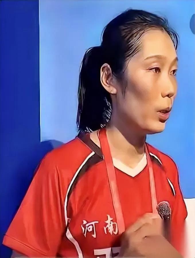 刷到朱婷采访破防了！她这句话戳中多少职场人？记者问战术安排，朱婷没提能力