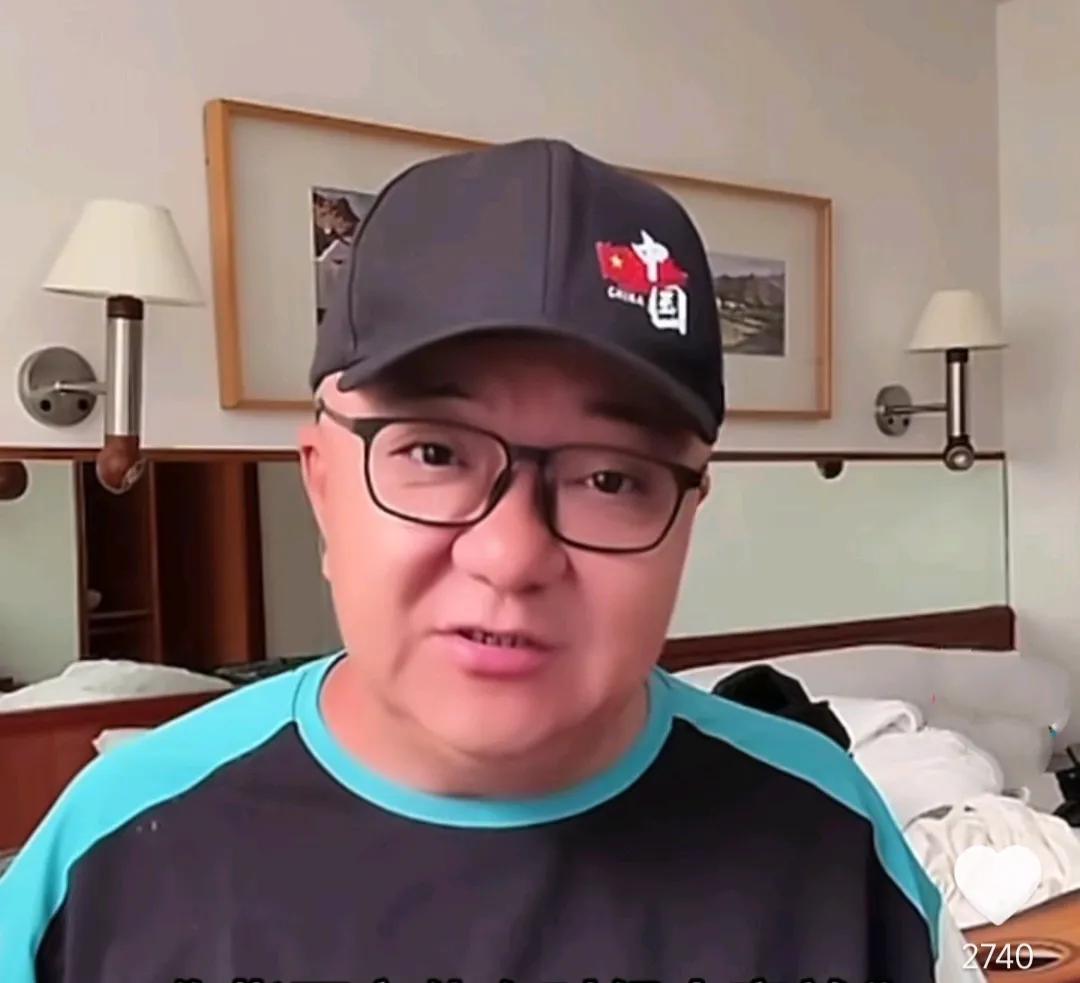 知名媒体人董路透露了他离开电视台开始做足球青训的原因。董路在媒体平台直播时表示