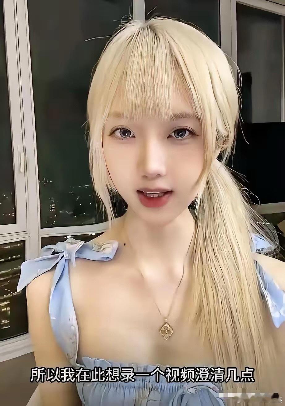 纽约大学物理系的高材生，居然下场撕起了“牢A”。一张名校文凭，倒成了她俯视众生的