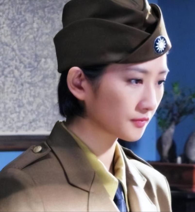 1938年深夜，戴笠把26岁的女秘书余淑衡叫进办公室，递上一杯咖啡说提提神。余淑