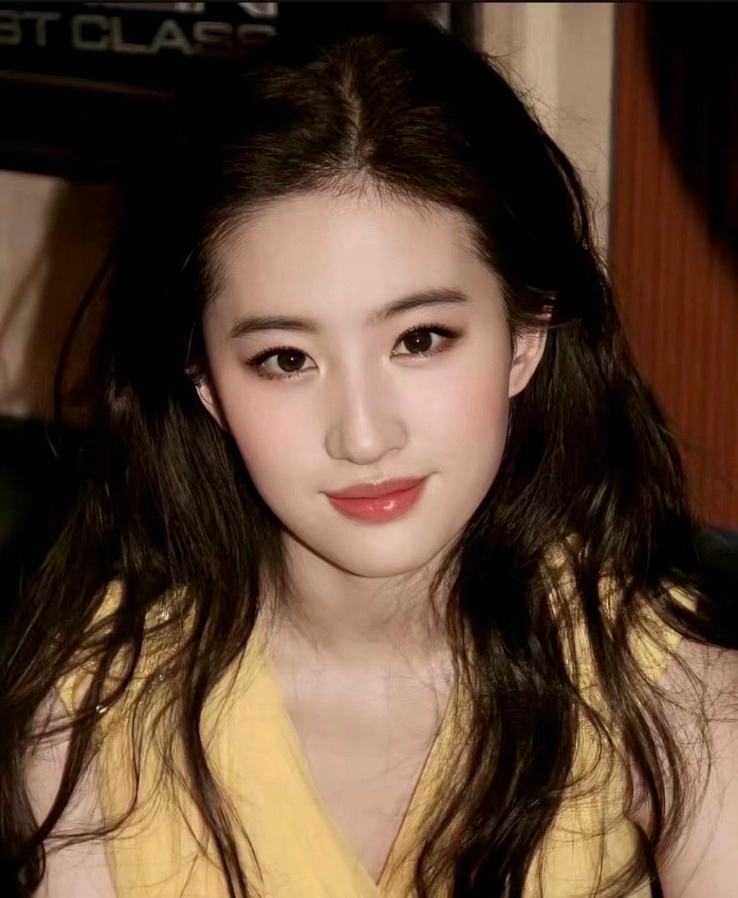 这么素那么美原来是刘亦菲～我将不再研究妆容和穿搭刘亦菲这张脸给造型师省事了