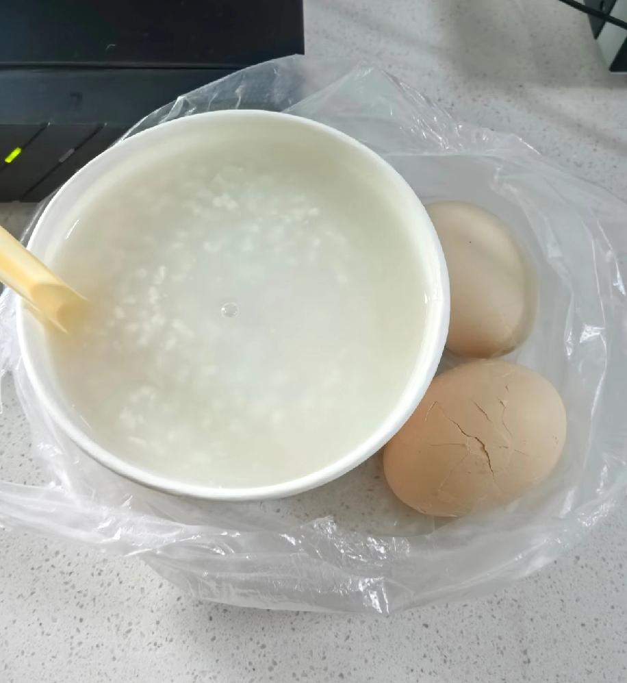 自从看了那个科普新闻，我现在每天雷打不动吃两个鸡蛋！以前总担心胆固醇不敢多吃，看