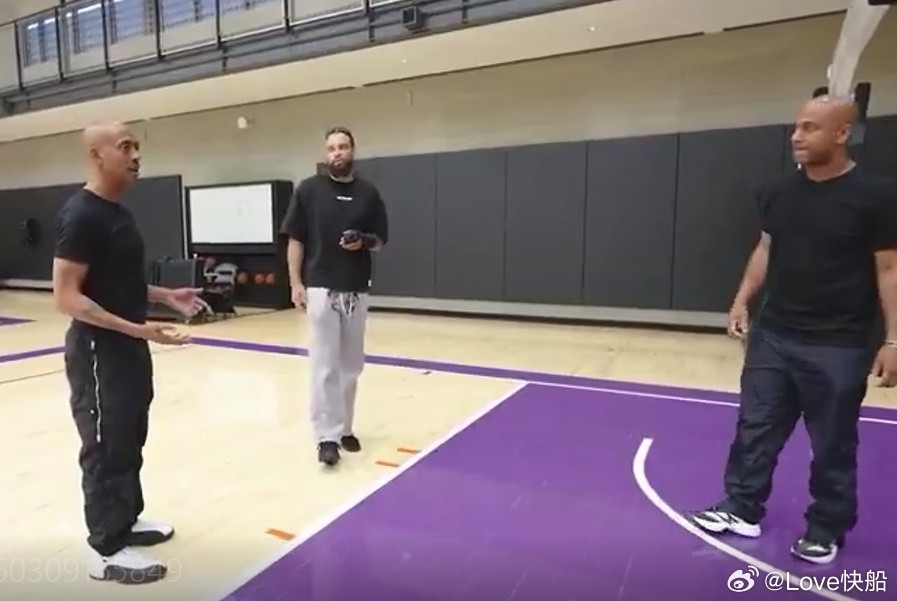 狄龙：伦纳德简直就是个机器人啊。他整个人就硬邦邦的、毫无情绪，就是那种感觉。超强