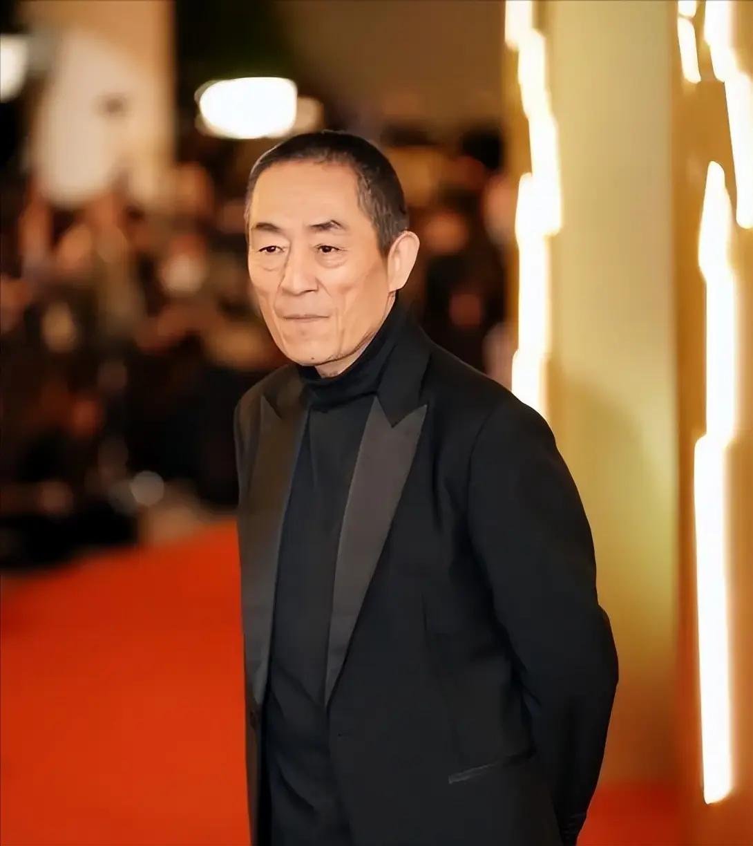 40亿身家的张艺谋，为啥从不导春晚？不是他架子大，是这笔账，真的算不过来。 