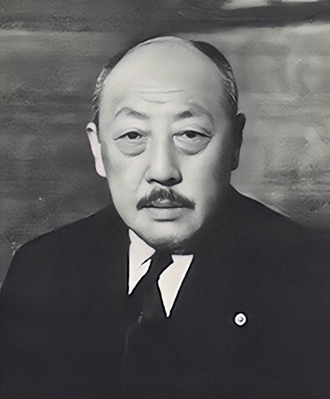 日本人战败后，伪满洲国国务总理张景惠逃到了长春，通过广播电台与重庆国民党政府取得