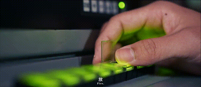 潜艇水下发射“鹰击-18”反舰导弹，命中退役的“鄱阳湖”舰。“鹰击-18”（Y