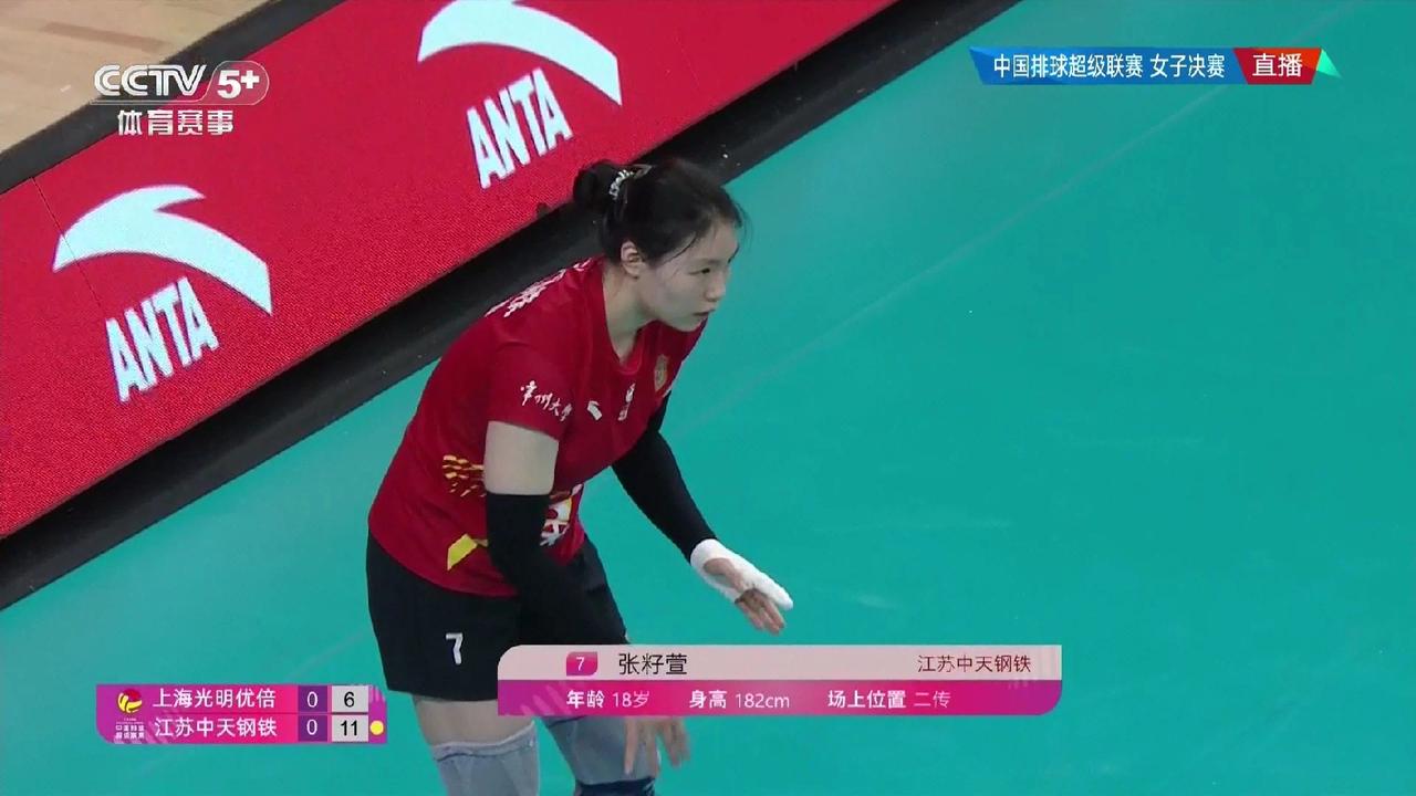 女排联赛收官之战：上海女排3:0击败江苏时隔25年重夺排超联赛冠军2025