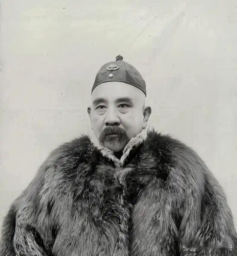 张勋复辟，他的辫子军被谁给歼灭了？1917年7月，北京城里发生了一件让全国人
