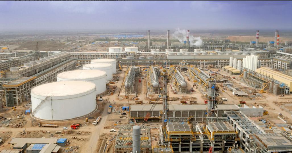 路透社最近扔出一颗重要消息：印度买了400万桶伊朗石油，结账时，掏出来的全是人民