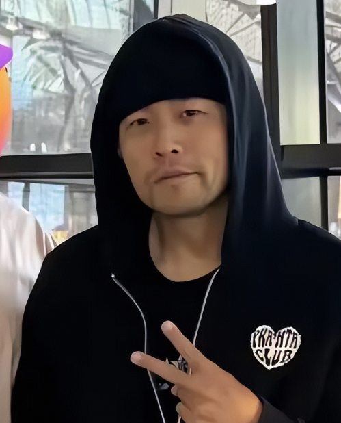 周杰伦澳洲近照曝光，暴瘦憔悴超惊人