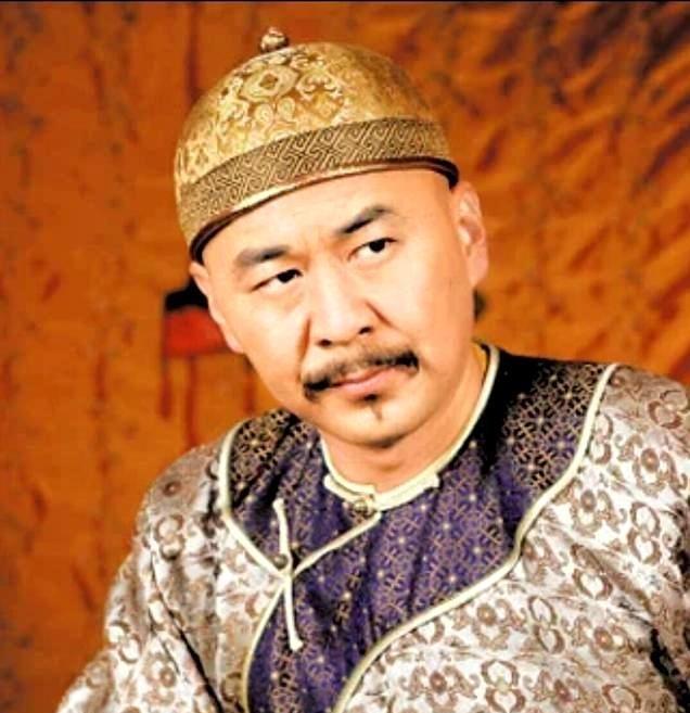 1724年，46岁的雍正翻了48岁齐妃的牌子，太监连忙提醒：“皇上，还有个25岁