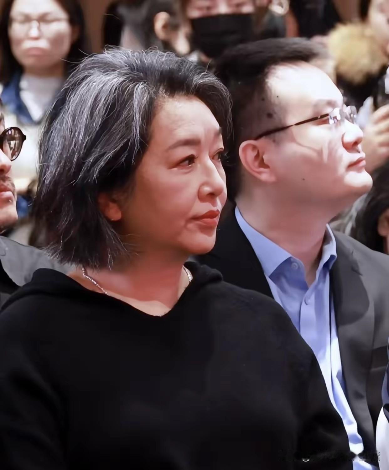 如果我老了，就留一个这样的发型，自然舒展，又不用经常染发，想美丽大方的中老年女性