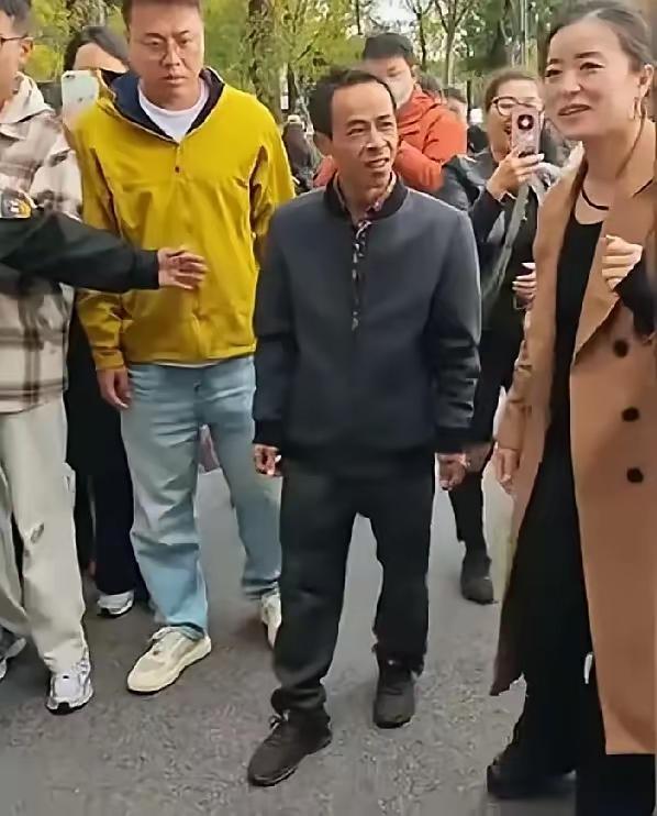 鸡排哥“全国巡炸”翻车：从南京被驱到多省抵制，炒作式营销遭全网嫌本想靠“全