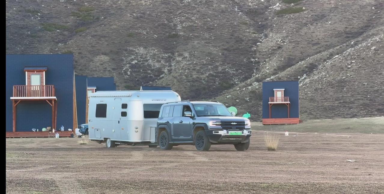 一个本地人的警告，让我在阿勒泰的房车美梦24小时内破碎。这个营地是我来新疆后最满