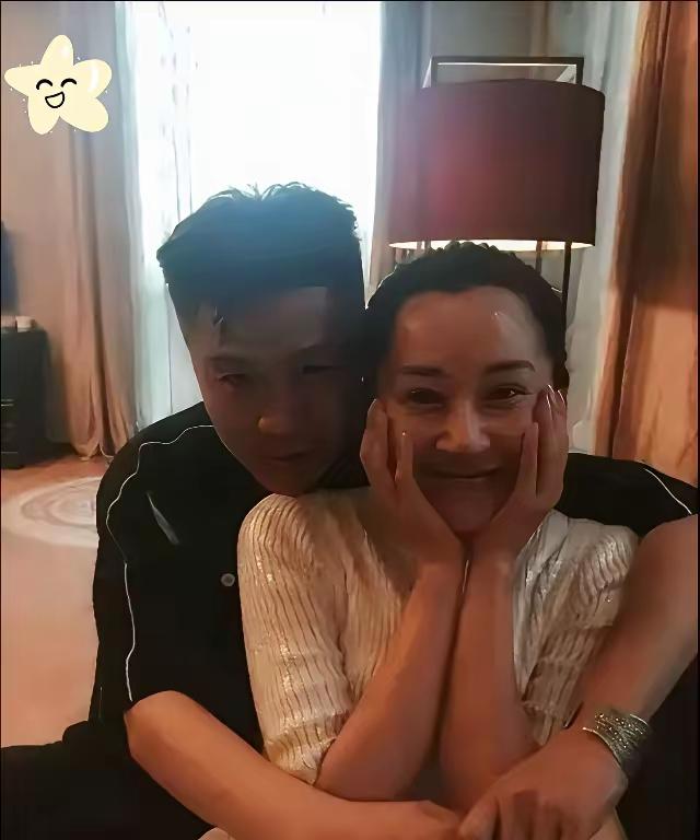 【两人漂亮都差不多】只是陈红有家，有孩子许晴还在享受爱的味道陈红一眼看准大