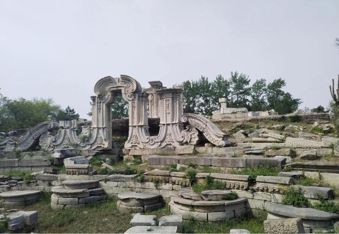 时间拉回到1860年，当时正值第二次鸦片战争，9月22日咸丰皇帝离开圆明园前往热