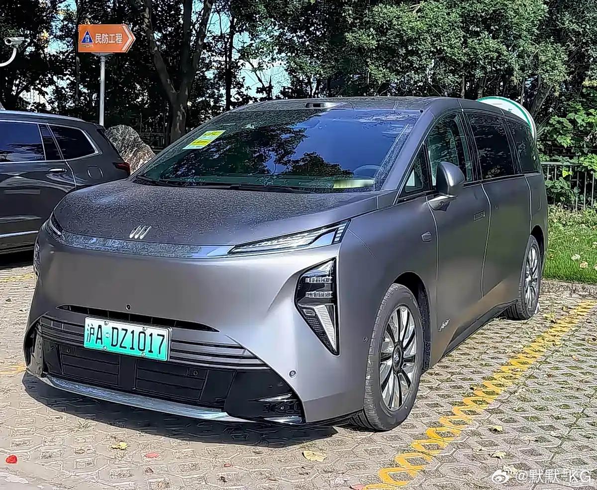 相比别克至境L7，别克至境世家似乎要想的更明白些。至境L7始终在别克品牌的内在标