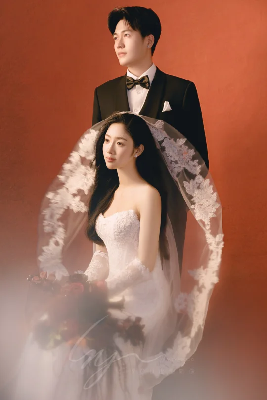 一眼沦陷💞这组轻复古红底婚纱照被夸爆啦～