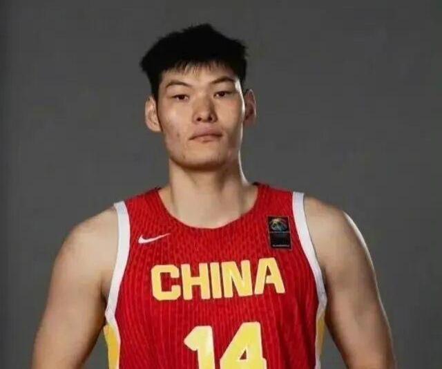 租借签下潜力内线，刘李加盟广东补强梯队广东男篮正式以租借的方式，引入来自福