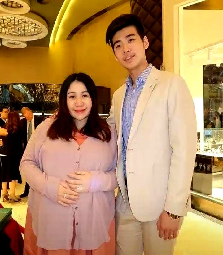同样是做赌王家的女婿，窦骁和辛奇隆的待遇，真是天壤之别当年辛奇隆迎娶何超盈，四太直接砸出过亿嫁妆，金