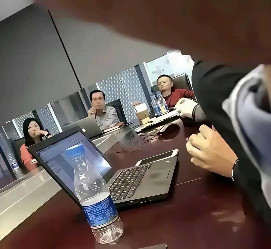 马云演讲刷屏：这5句大实话，越痛越要听1.赚钱是解决痛点的赠品。顺序永远