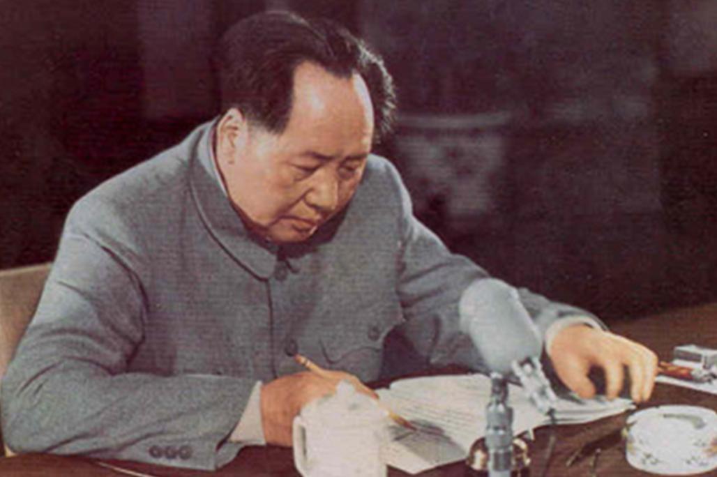 1962年毛主席得知李敏怀孕后，担心女儿身体做主道：你在家待产吧“爸，我真能