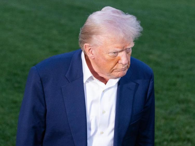 特朗普罕见与中方态度同频，美国突然对日本亮重拳，高市早苗被推到风口浪尖；12月预