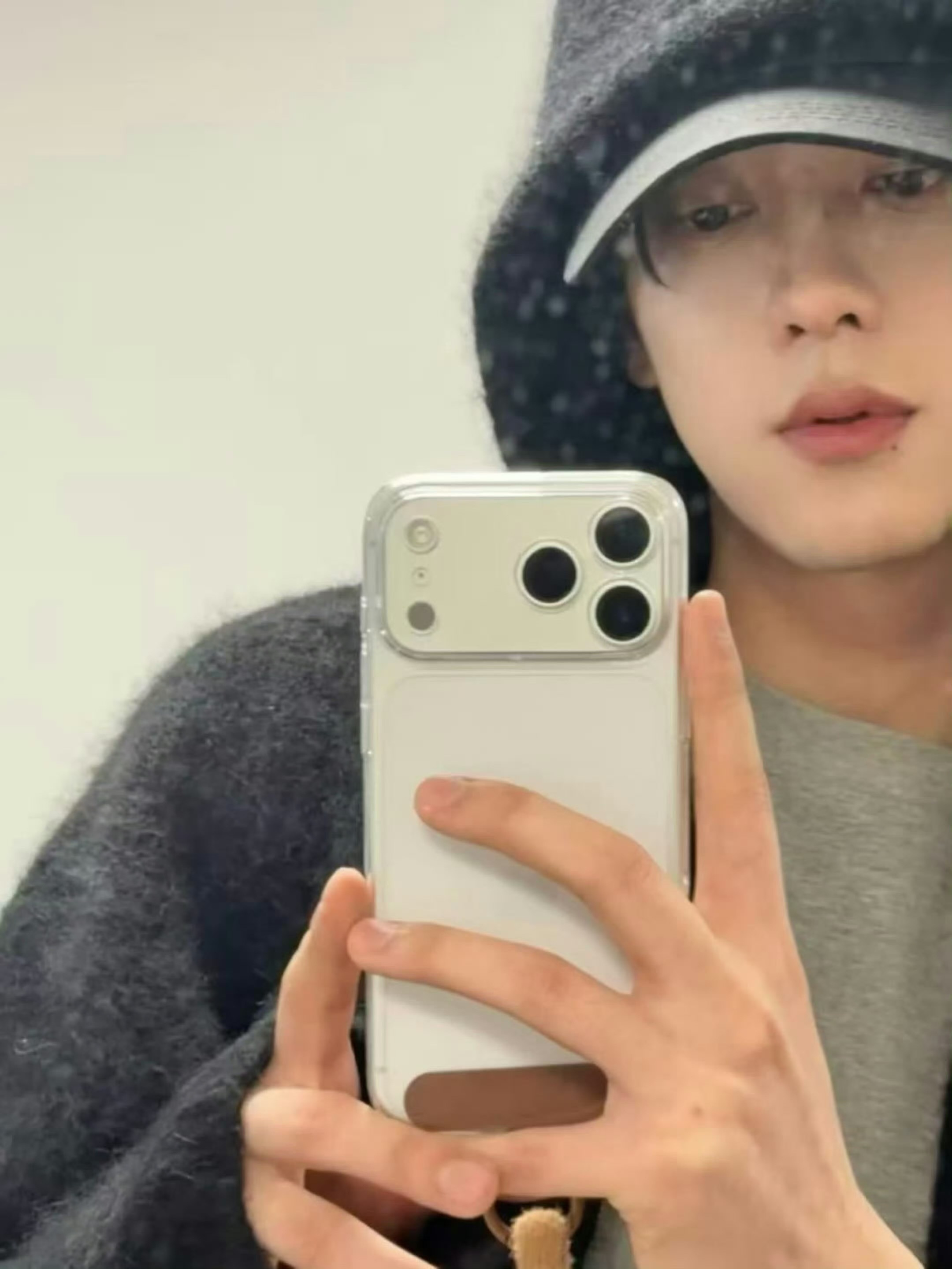 田栩宁新年对镜自拍营业