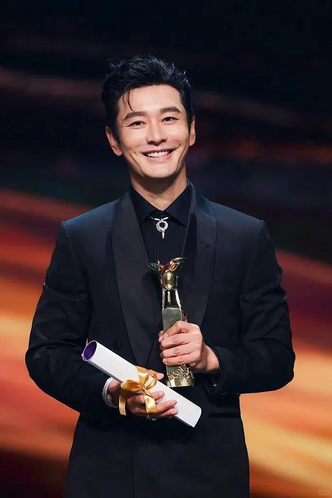 黄晓明一句“帮了太多白眼狼”为什么让全网炸锅？“你帮他的时候，他把你奉为神明；