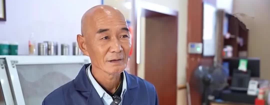 江西1拾荒老人上交捡到的560元钱，警方问他：大爷，你这么困难，怎么不留下来？哪