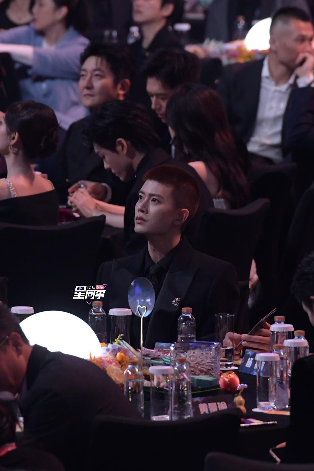 任嘉伦尖叫之夜内场生图来了，在说啥呢