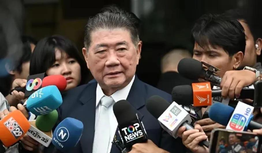 被泰国炮火洗地后，洪森与洪玛奈开始自救？100名士兵战死？泰国战报惊人，一个明