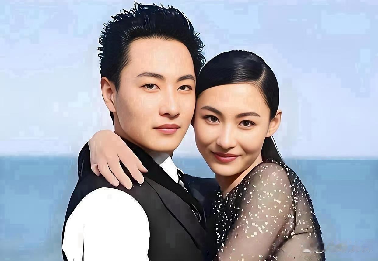 张柏芝现任老公身份扒出来啦！是新加坡工程师Leo哦。两人相恋整十年，熬过长考验才