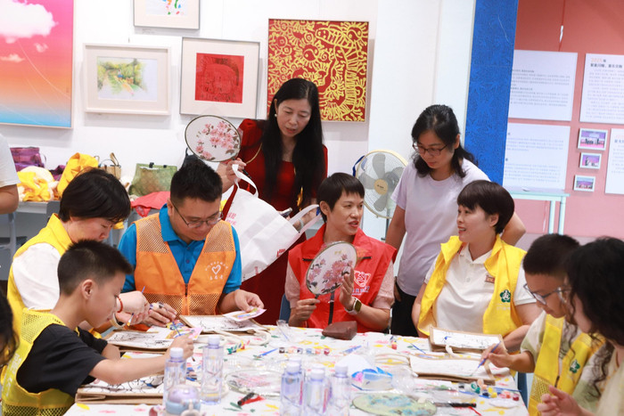 汇爱同行，以艺暖童！江门市老干部大学开展残健融合公益志愿服务活动