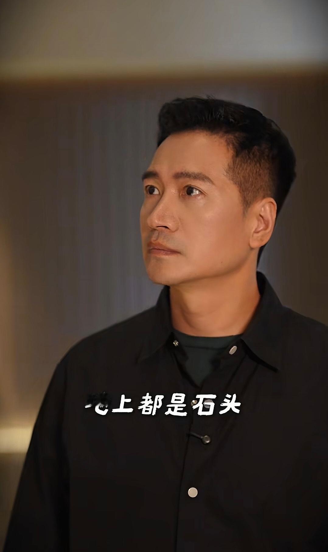 “白月光”梗之后，何晟铭玩起了“丫头”梗，哈哈哈哈……9月5日一大早，何晟铭