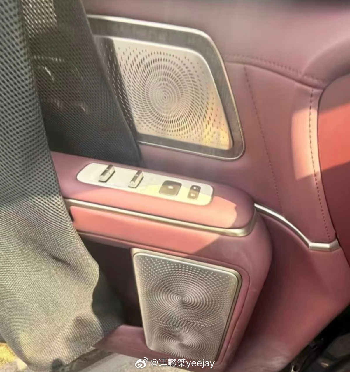 蔚来es9曝光了，乍一看和es8有点像。