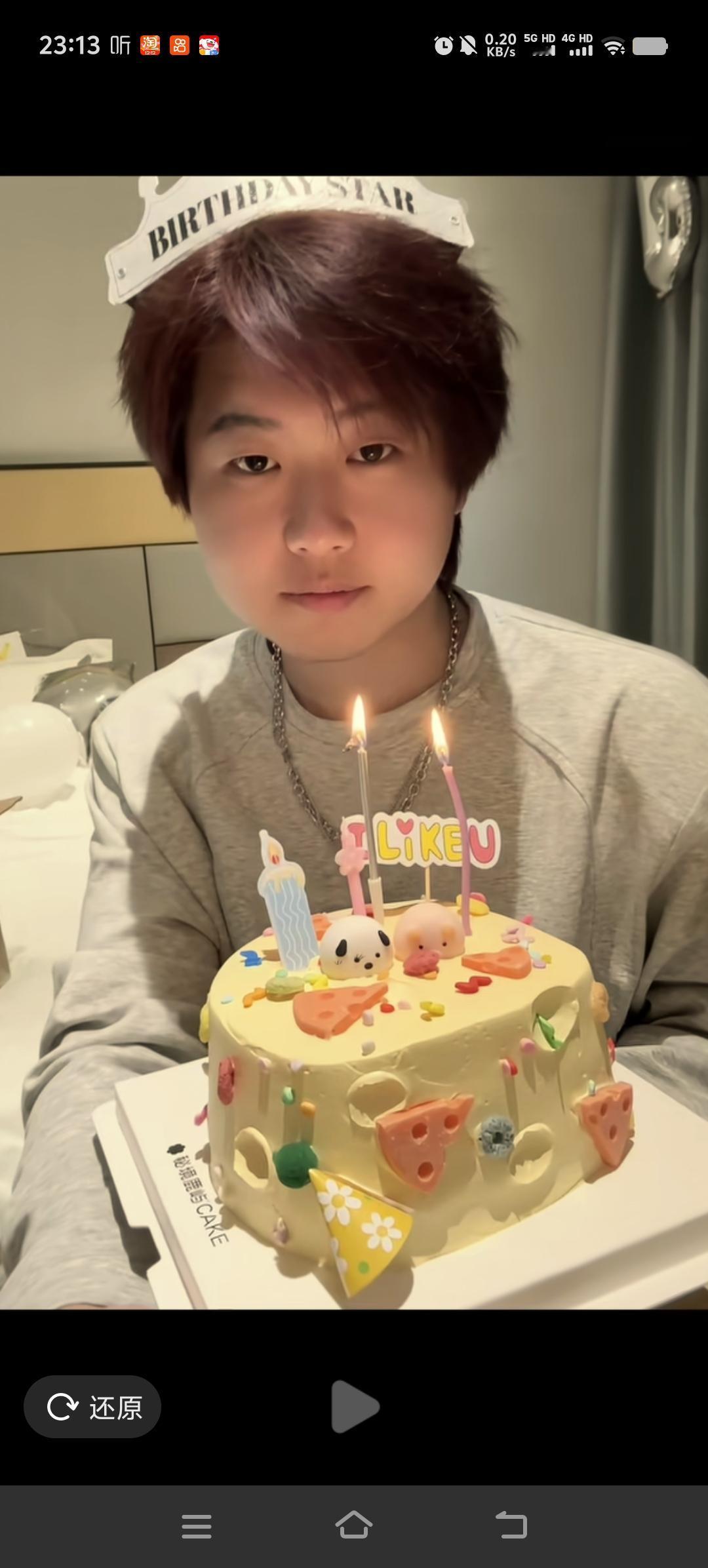 孙卓的女朋友模样更具北方女孩的特质，不知她是孙卓山东的同学，还是深圳的同学。感觉