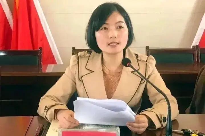 刷到一堆情感博主聊婚外情，标题一个比一个扎心。点进去一看，原来是把出轨当成流