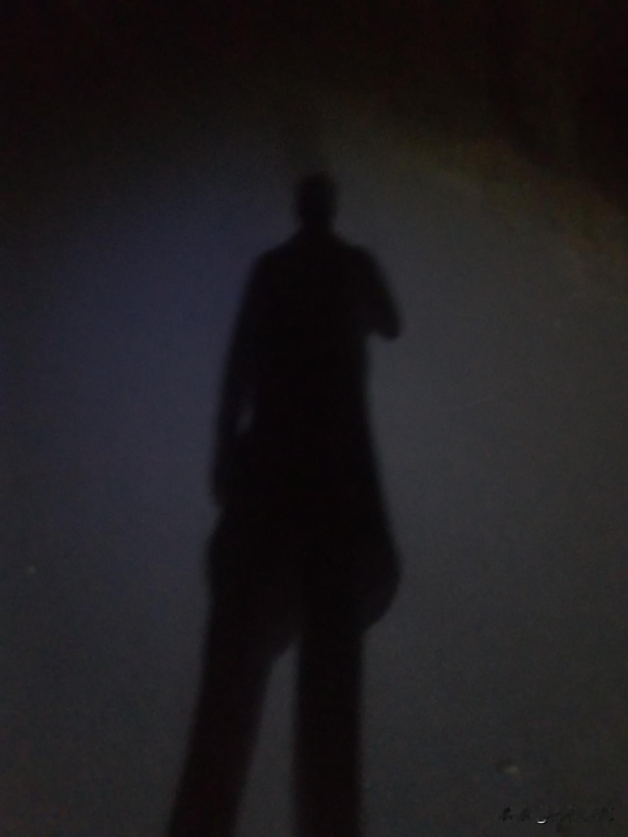 喜欢一个人跑步还觉得舒服的人,他的内心一定是强大的。因为只有高能量的人,他才能去