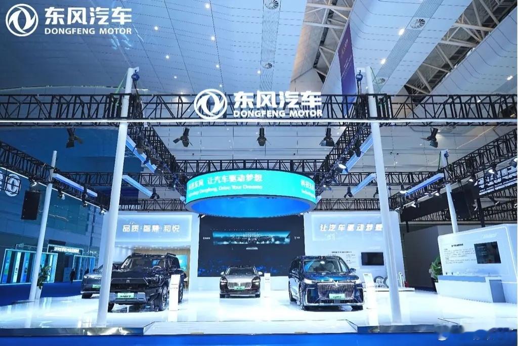 东风汽车在2025世界动力电池大会上展示了新一代全自主高比能固态电池和1200V