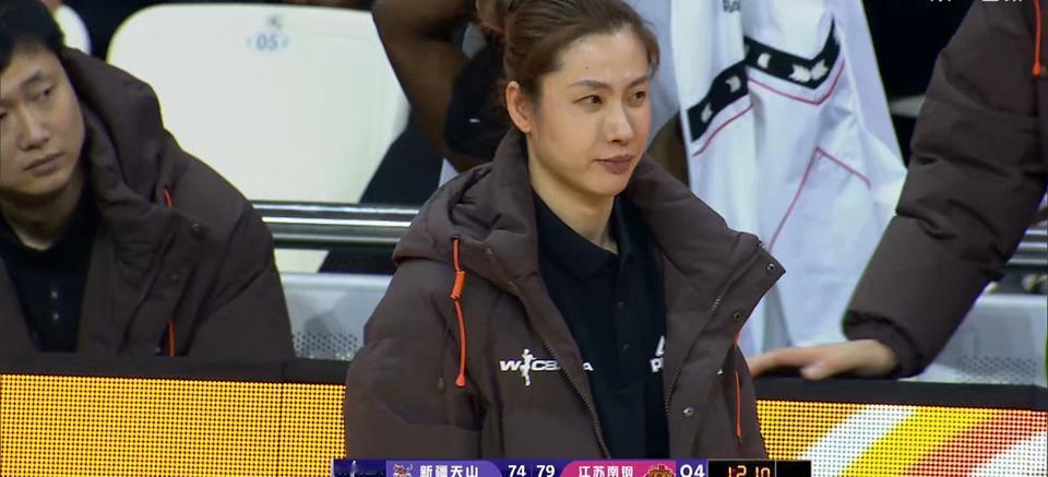 12月13日晚的WCBA比赛太精彩了！江苏南钢女篮主场以85比79战胜新疆女篮。