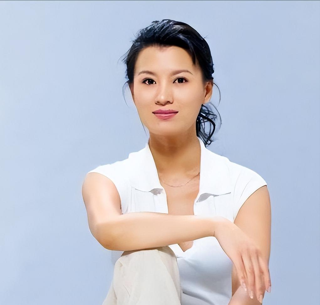 她怀孕6个月被劝堕胎，她偏要生！1994年，她挺着大肚子签字离婚。医生、家人、网