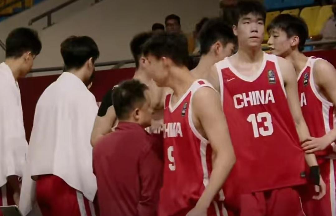 中国U18男篮挺进亚洲杯决赛，12人大名单如下：后卫4号张宇辰，控球后卫