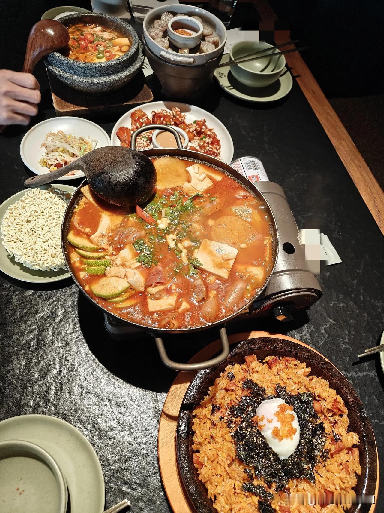 现在动不动就是要离婚吗？一前女同事，好朋友，叫我们几个朋友一起吃饭，见面聊天就