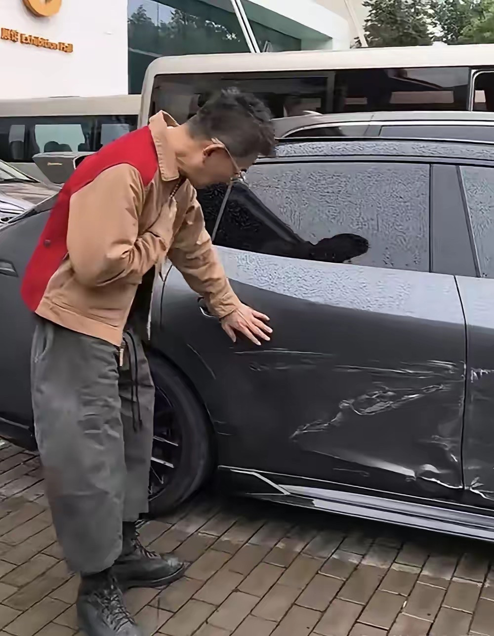 任贤齐刚买新车就被撞！此时的心情可以用《哭个痛快》安慰一下＃任贤齐