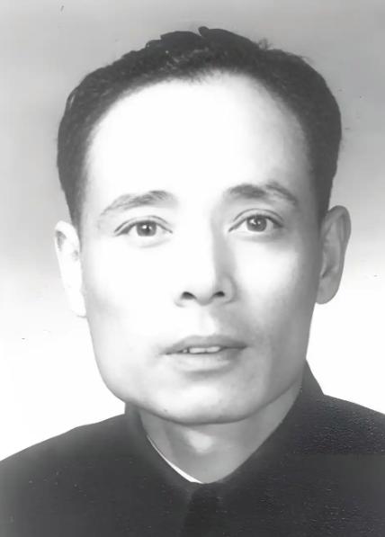 1954年秋天，上海市公安局情报主任胡均鹤接到去北京开会的通知，刚进公安部大门，